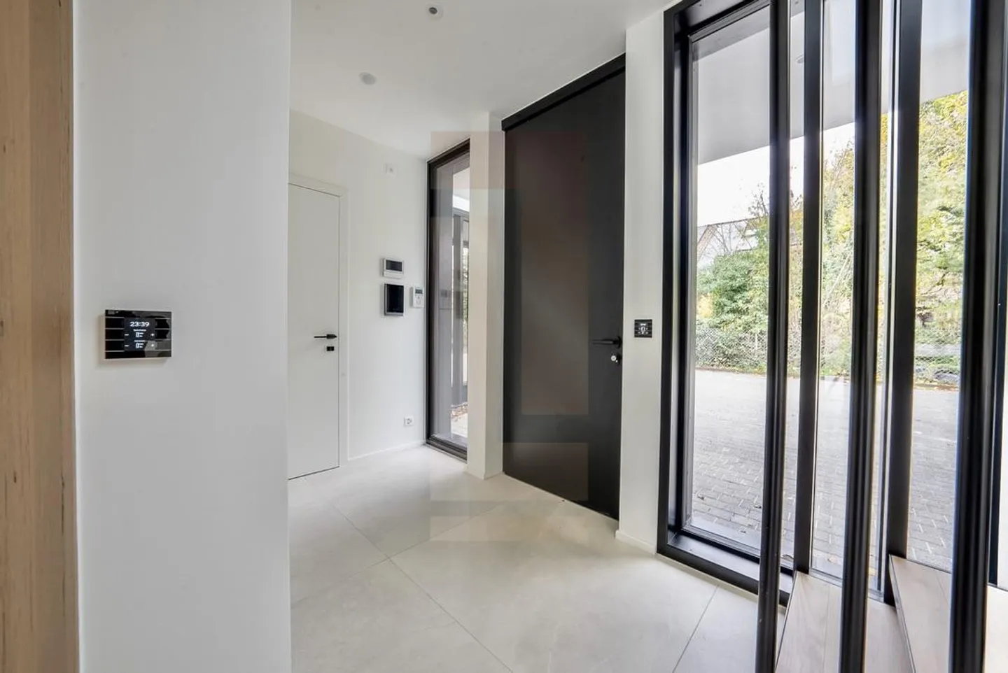 Beautiful turnkey villa with swimming pool - Photo 2 of 13