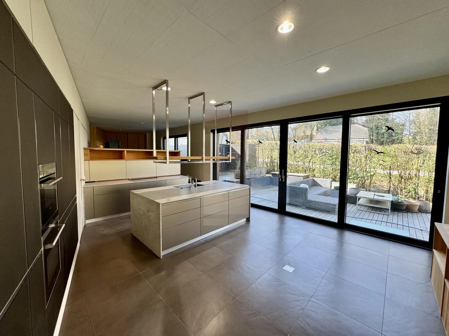 Belle villa familiale contemporaine avec jardin - Foto 3 di 13