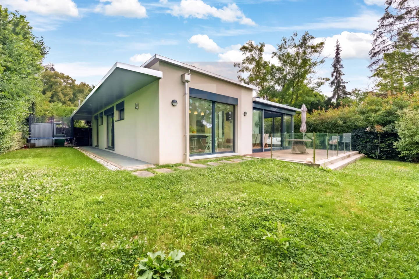 Villa moderne près du lac - Photo 1 sur 8