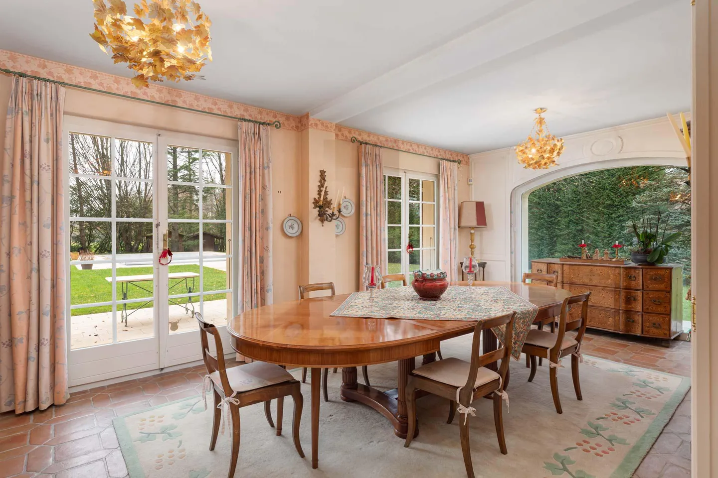 Sublime classic house on the edge of the Golf of Cologny - Photo 4 of 8