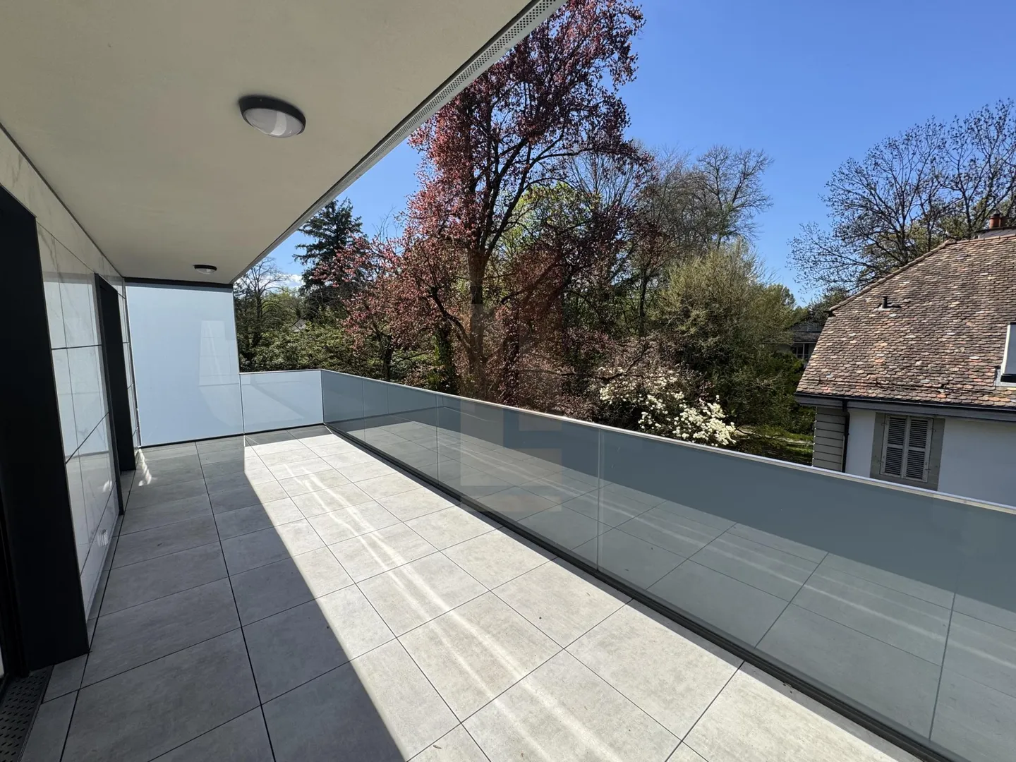 Bel appartement moderne proche du centre - Photo 5 sur 9