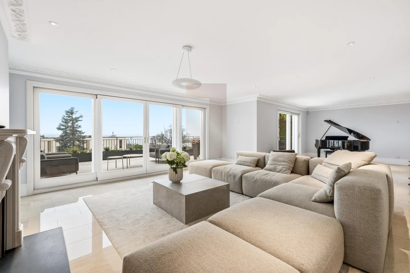 Villa exceptionnelle avec vue sur le lac - Photo 4 sur 13