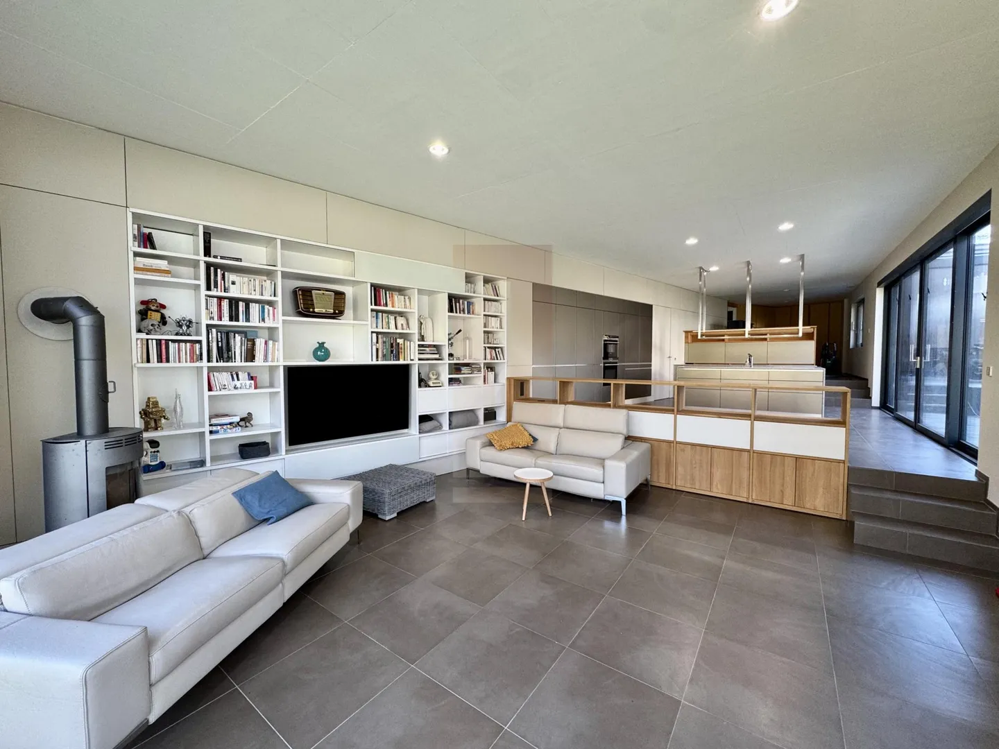 Belle villa familiale contemporaine avec jardin - Foto 5 di 13