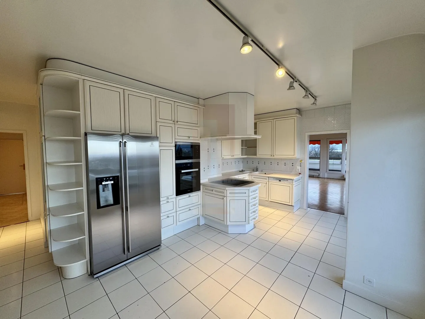 Schönes Penthouse mit Terrasse und 180-Grad-Blick - Foto 3 von 13