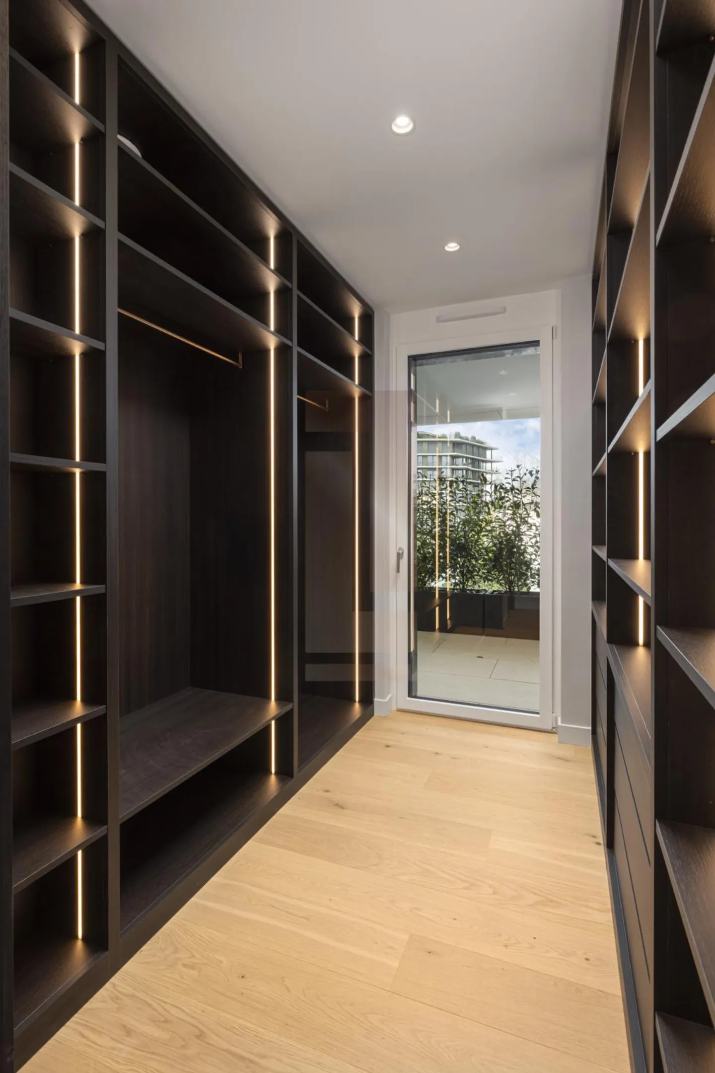 High-end duplex penthouse - Photo 8 of 13