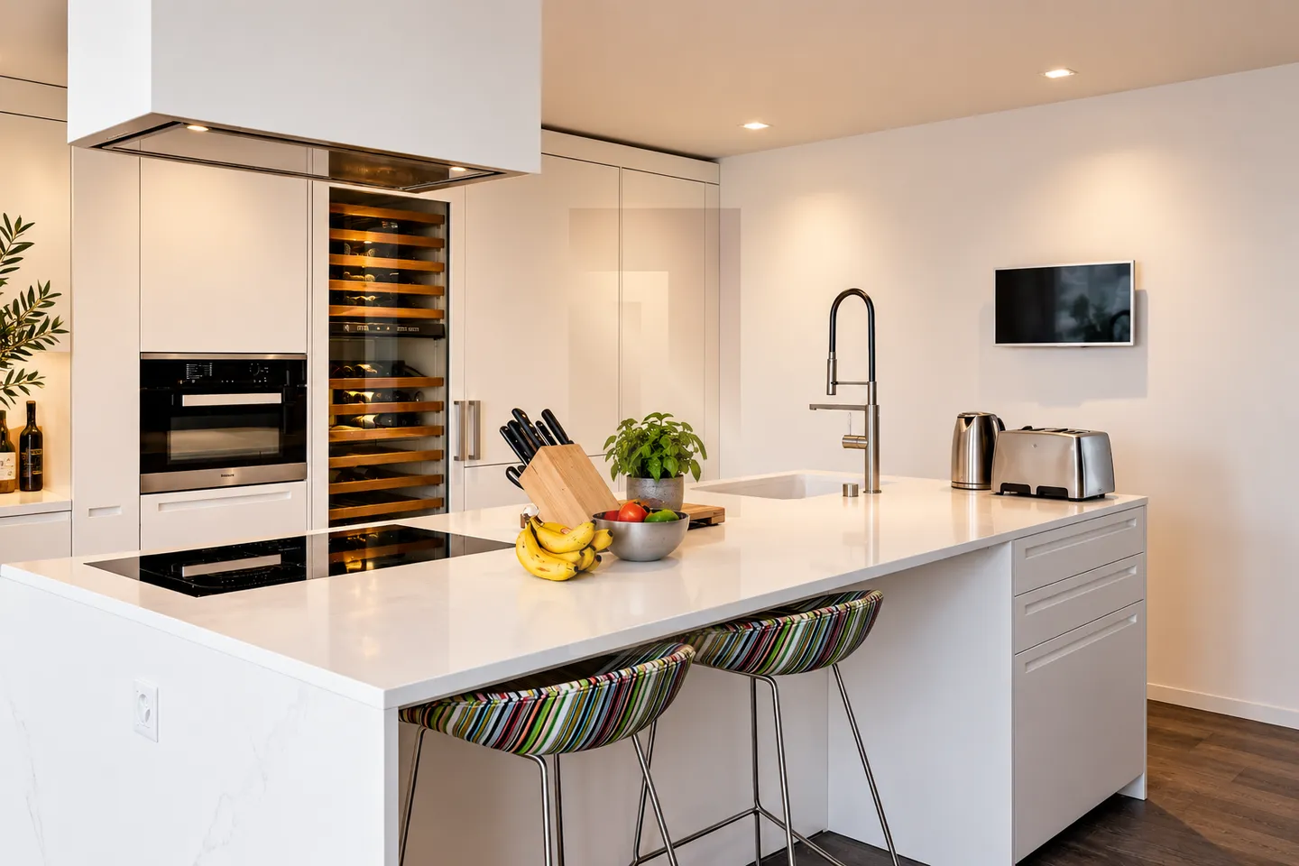 Elegant contemporary duplex with double height and hotel services - Photo 5 of 10