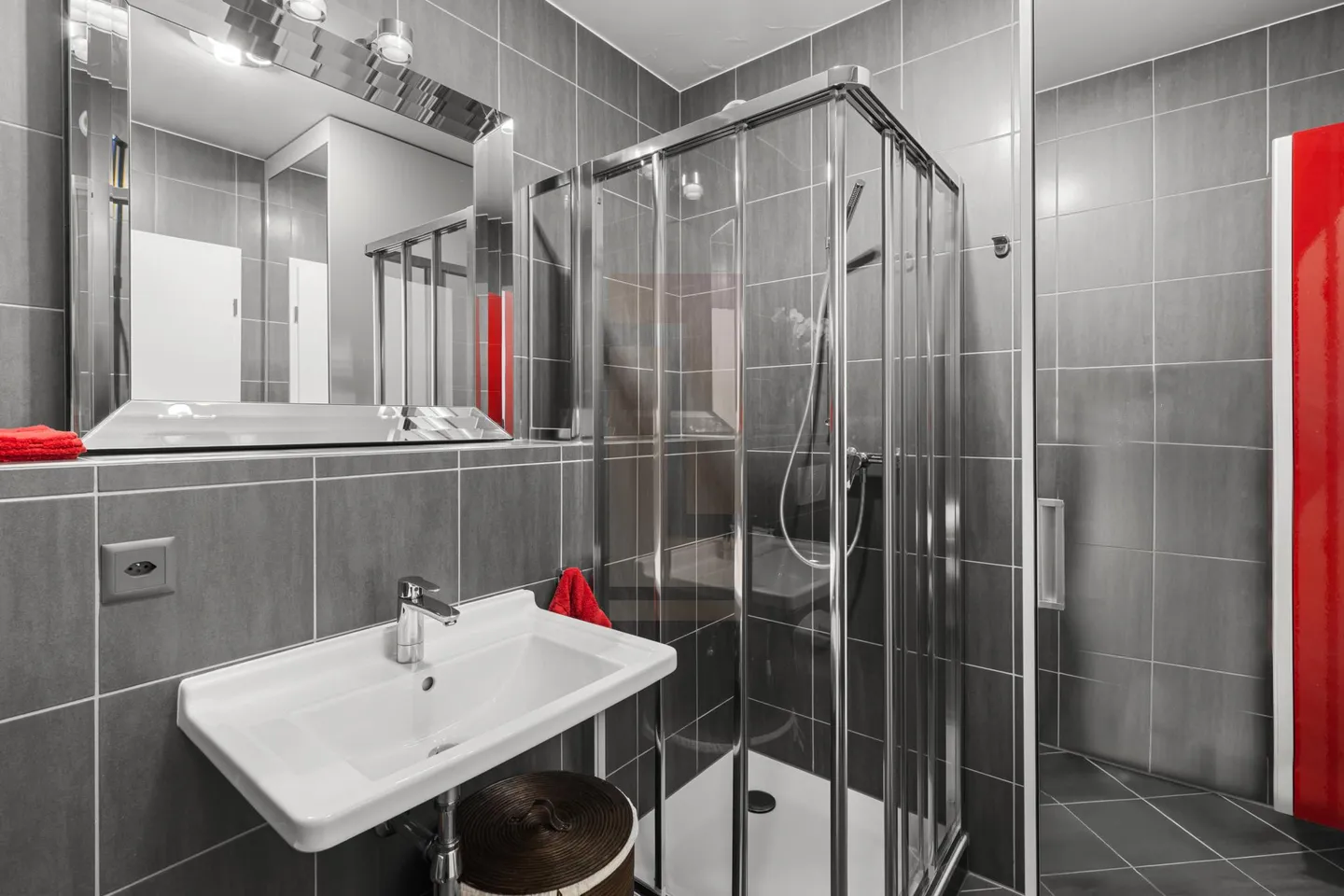 Superb furnished apartment in a residence with private park - Photo 9 of 12