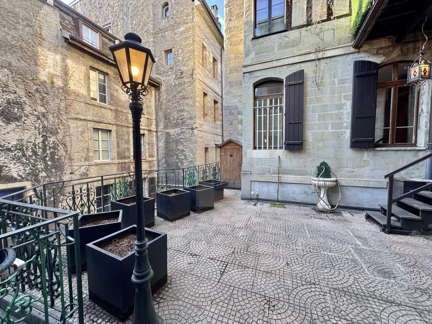 Superb apartment with private terrace - Photo 5 of 12