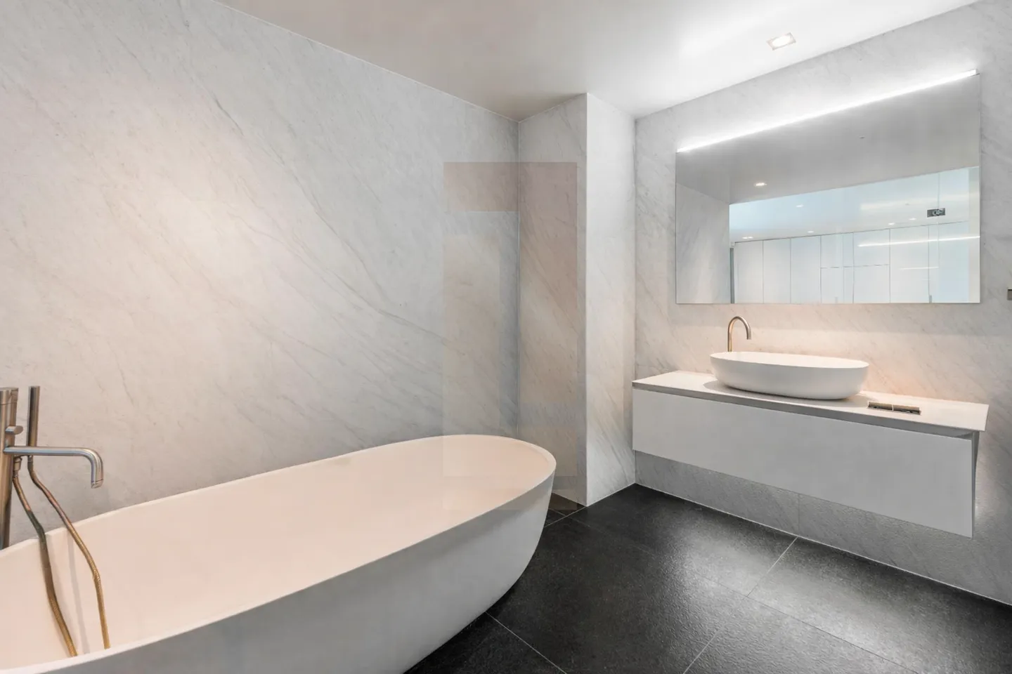 Elegant contemporary duplex with double height and hotel services - Photo 7 of 10