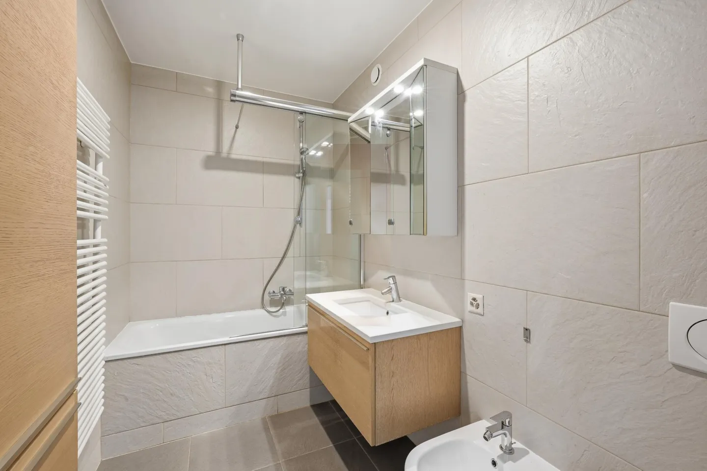 Bellissimo appartamento in una residenza con piscina - Foto 7 di 8