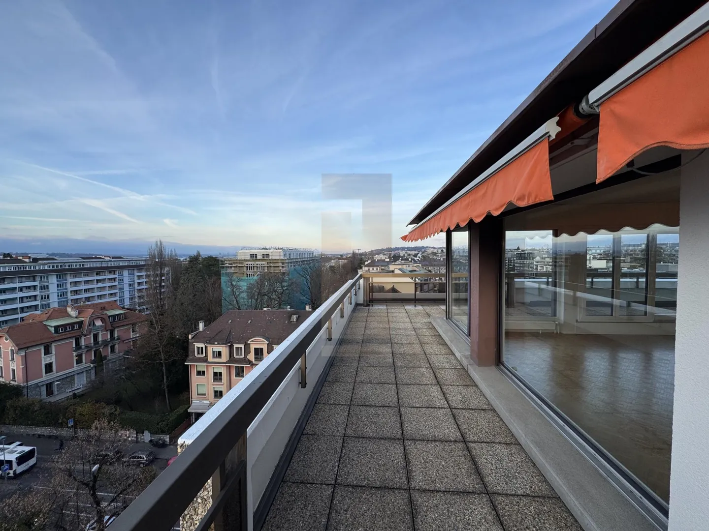 Schönes Penthouse mit Terrasse und 180-Grad-Blick - Foto 6 von 13