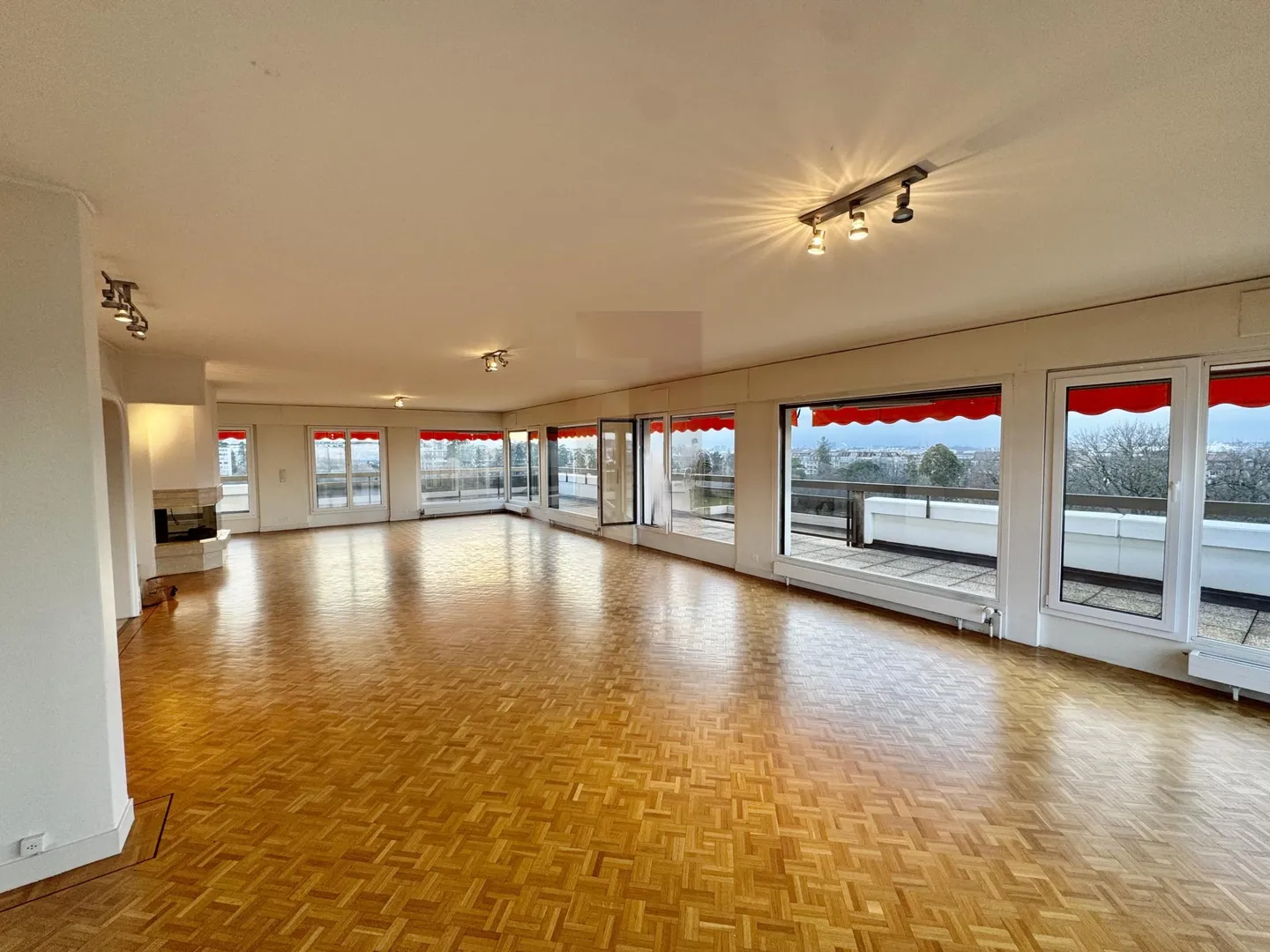 Schönes Penthouse mit Terrasse und 180-Grad-Blick - Foto 5 von 13