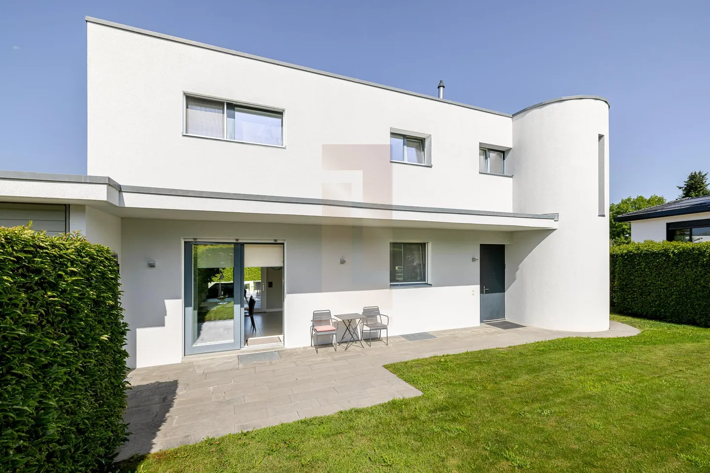 Co-exclusivity: Contemporary villa with pool in the heart of Vésenaz - Photo 2 of 6