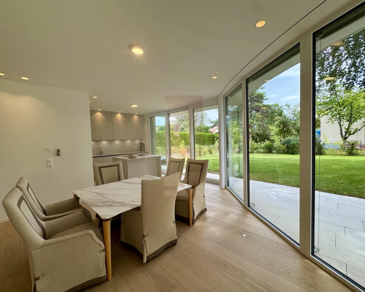 Villa contemporaine avec jardin - Photo 3 sur 13