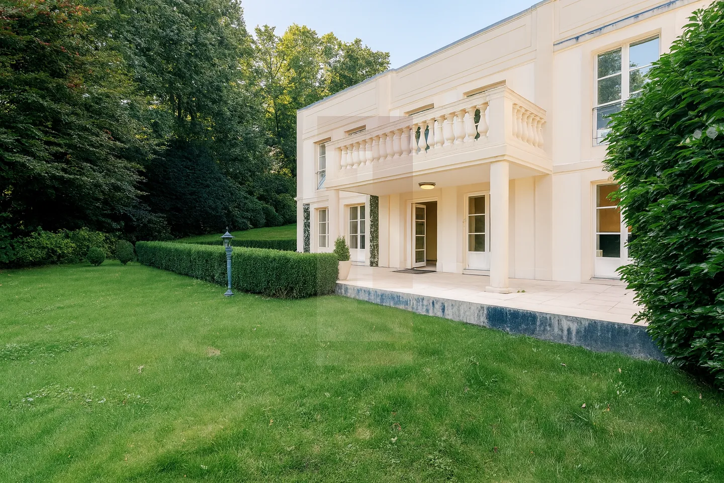 Superb furnished villa with garden - Photo 12 of 13