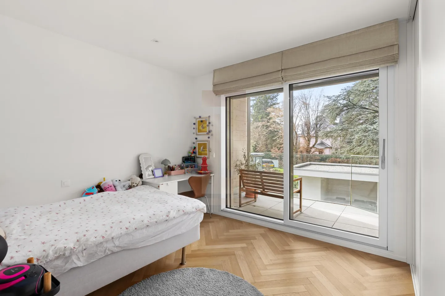 Villa contemporanea con piscina - Foto 10 di 13