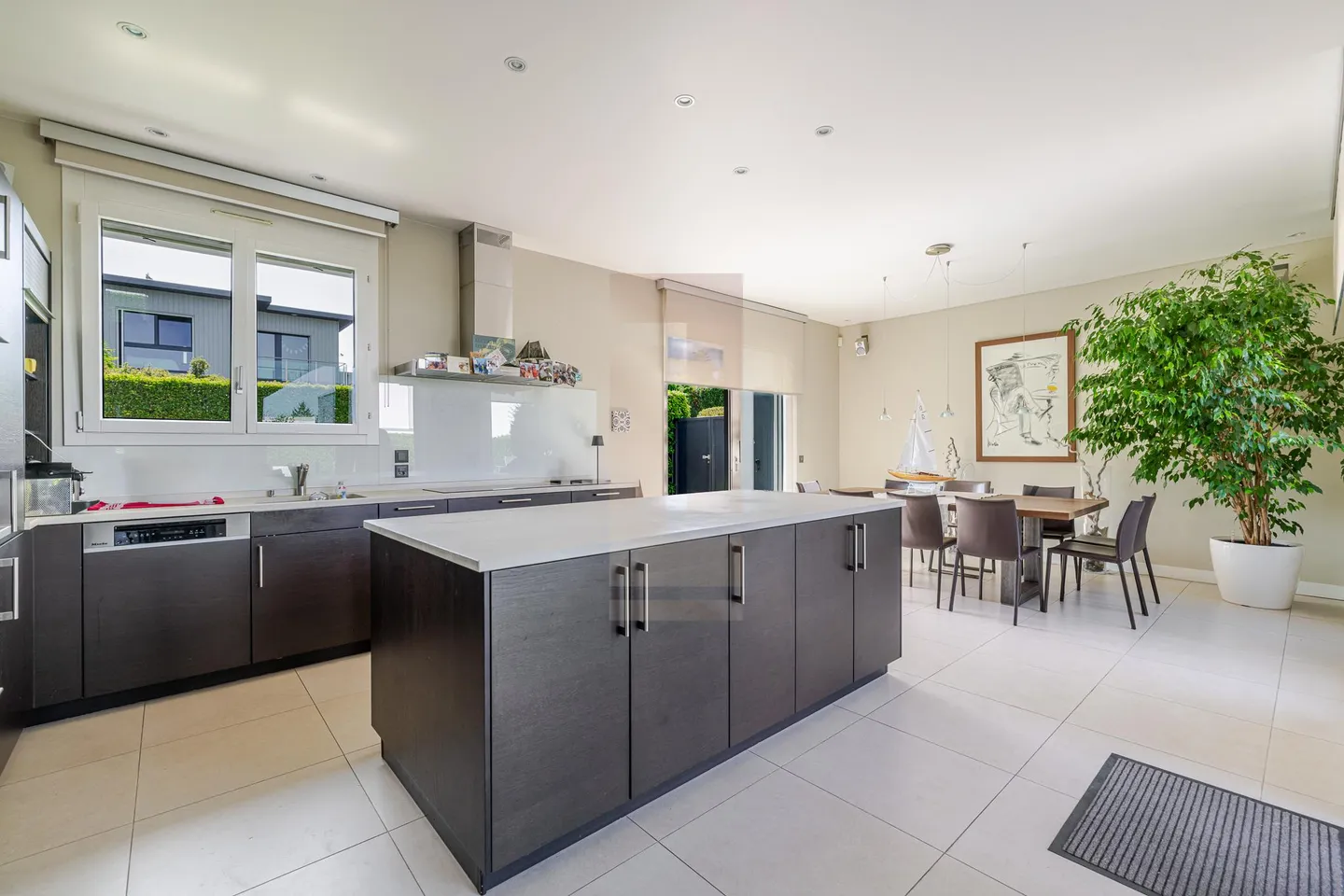 Co-exclusivity: Contemporary villa with pool in the heart of Vésenaz - Photo 4 of 6