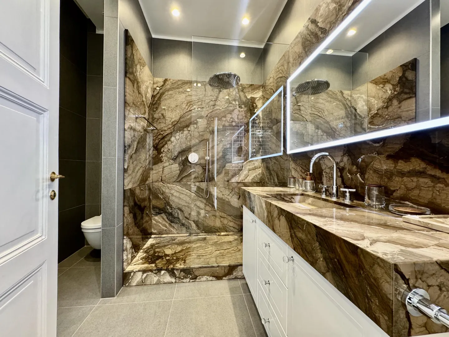Superbe appartement rénové au coeur de la vieille ville - Photo 11 sur 13
