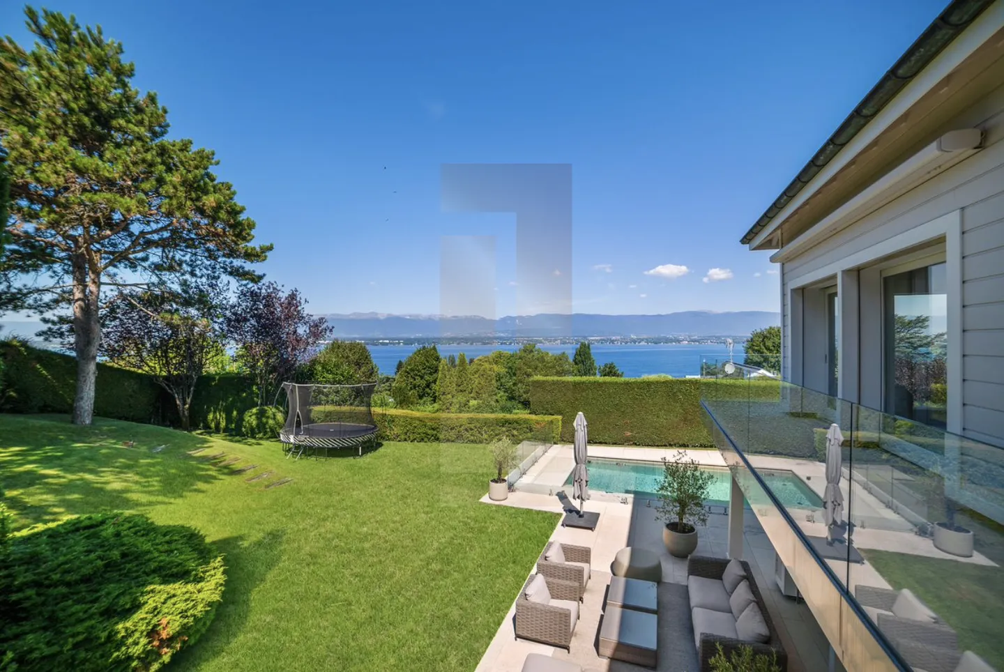 Sublime casa con vista lago ad Anières - Foto 1 di 8