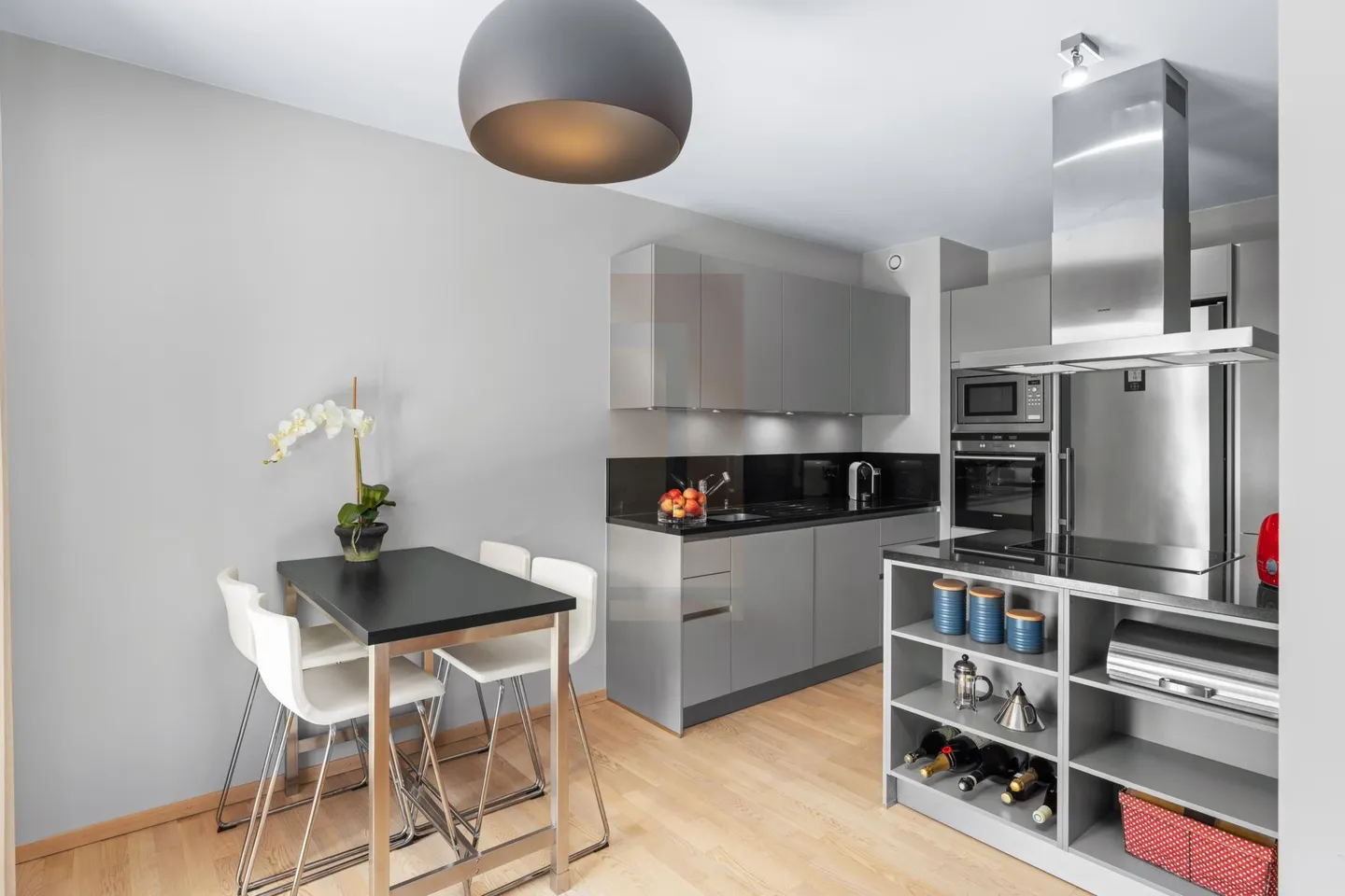 Appartement moderne avec parc privé - Photo 4 sur 12