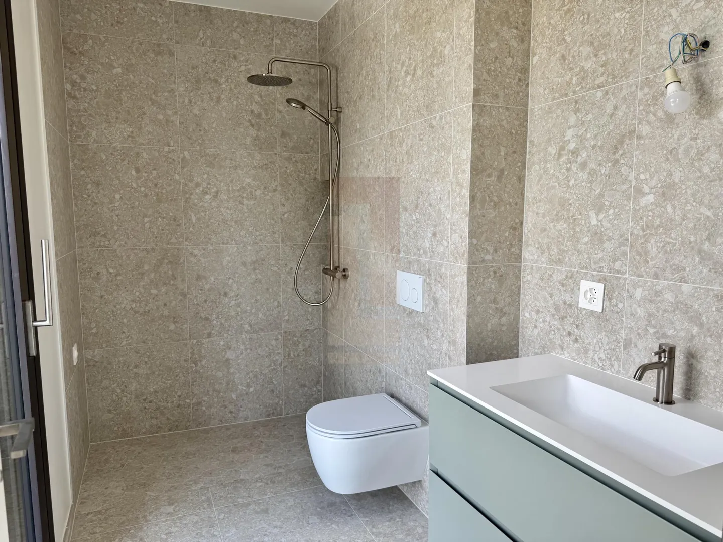 Villa contemporanea con piscina - Foto 12 di 13