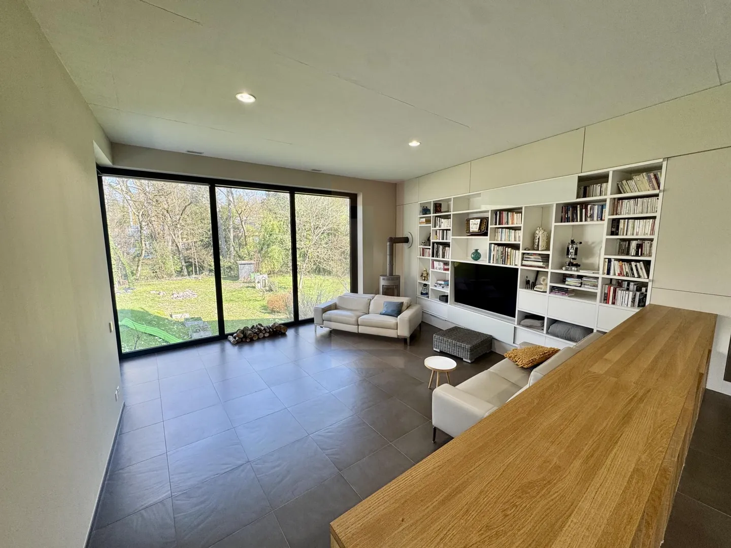 Belle villa familiale contemporaine avec jardin - Foto 6 di 13