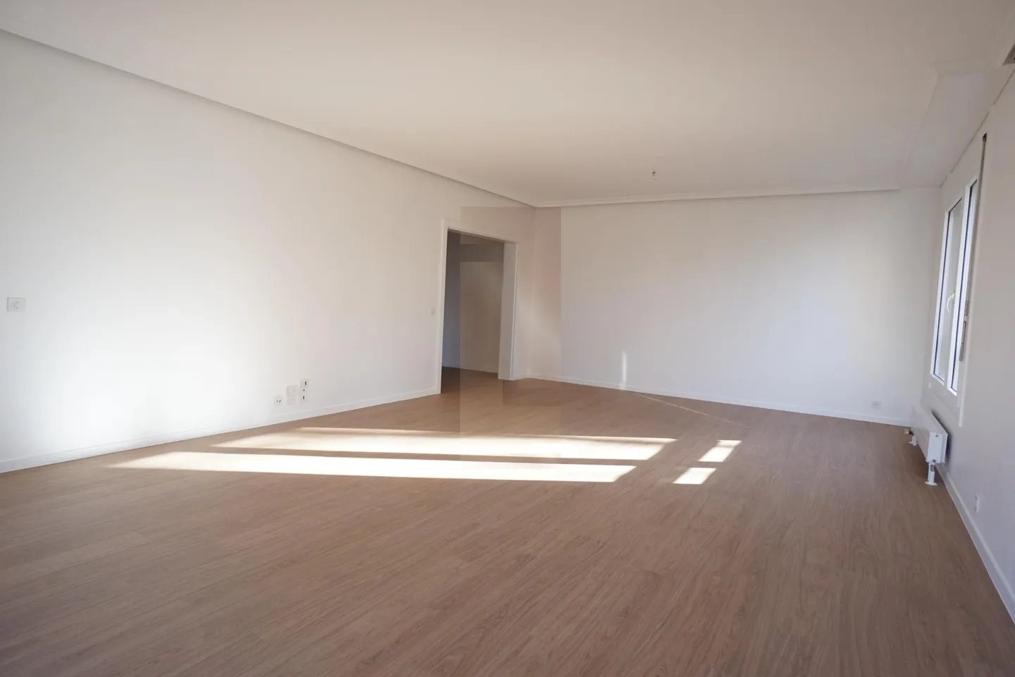 Bright apartment near the city center - Photo 3 of 9