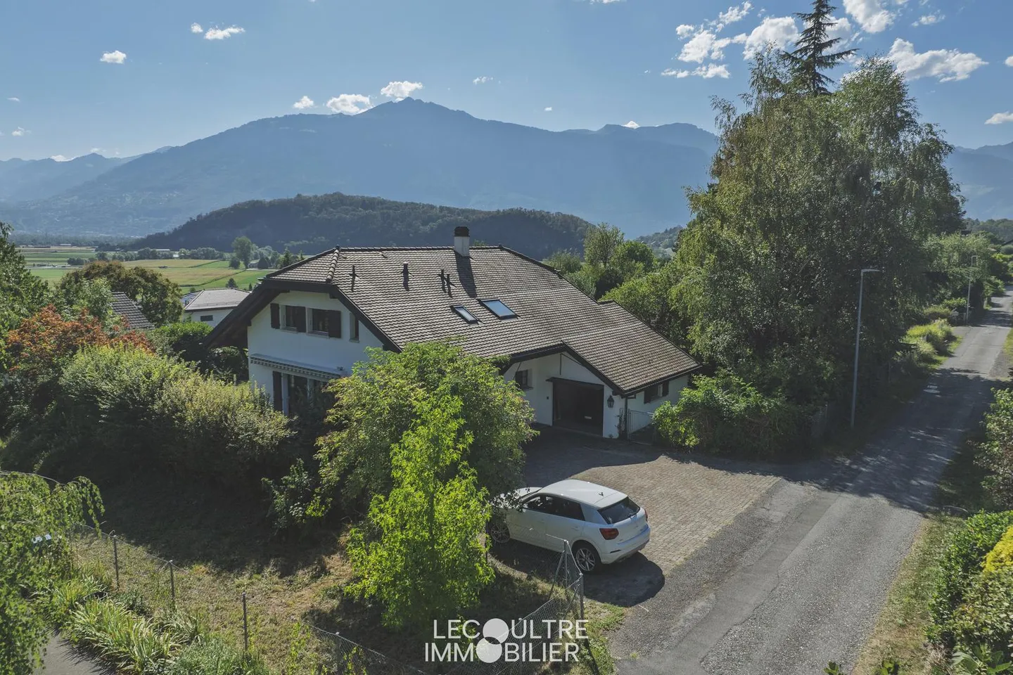 OLLOND VD - Propriété individuelle de 6.5 pièces avec garage et nombreuses places de parc - Photo 1 sur 13