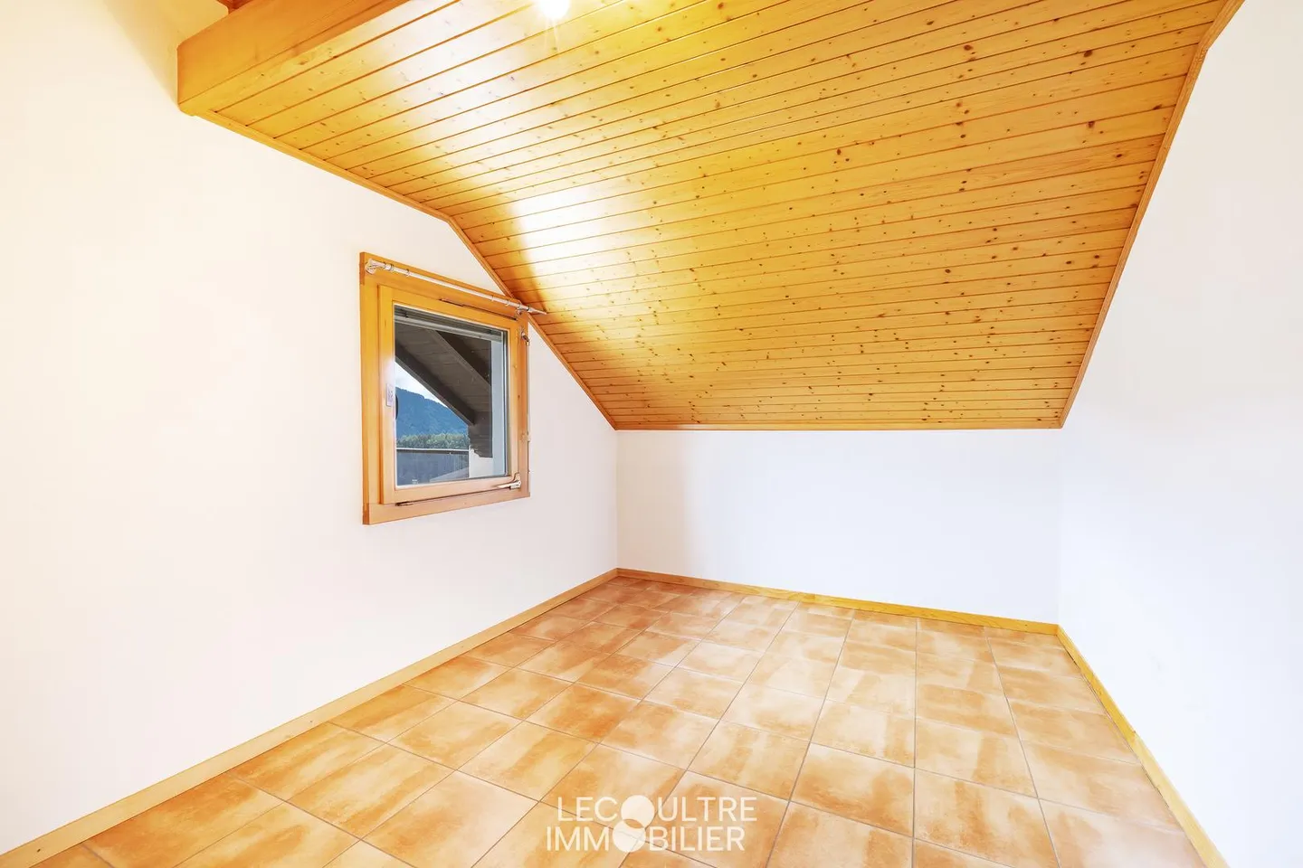 3.5-room penthouse apartment with parking space - Photo 4 of 6