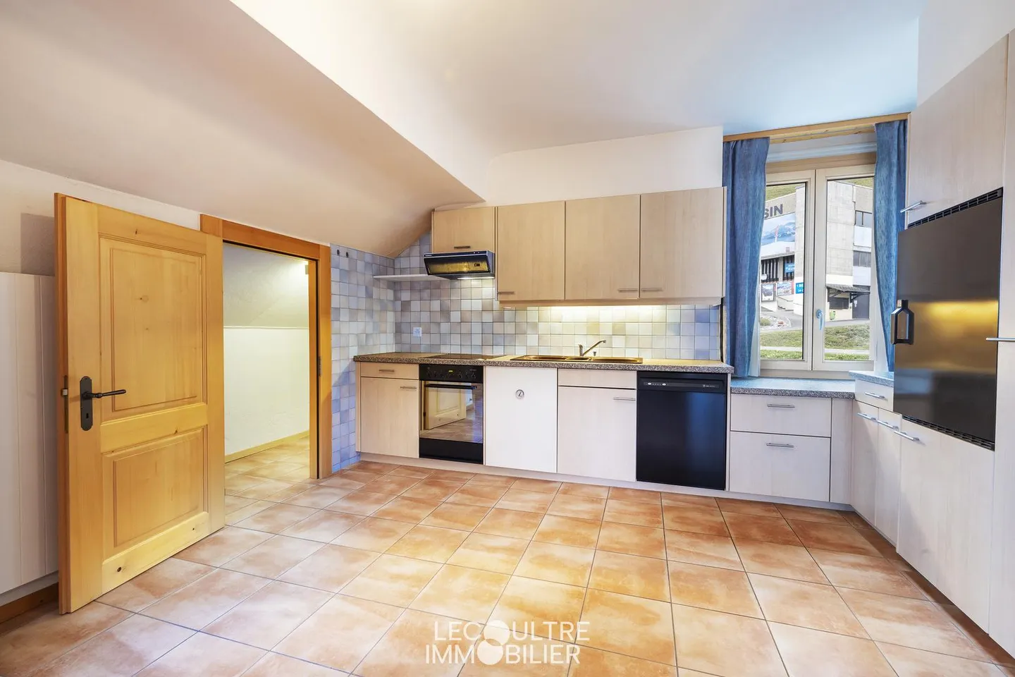 3.5-room penthouse apartment with parking space - Photo 3 of 6