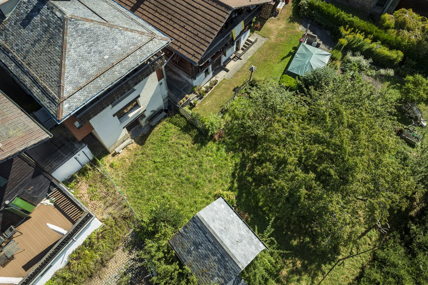 Village house with 2 apartments on a dominant plot in Posses-sur-Bex - Photo 6 of 7