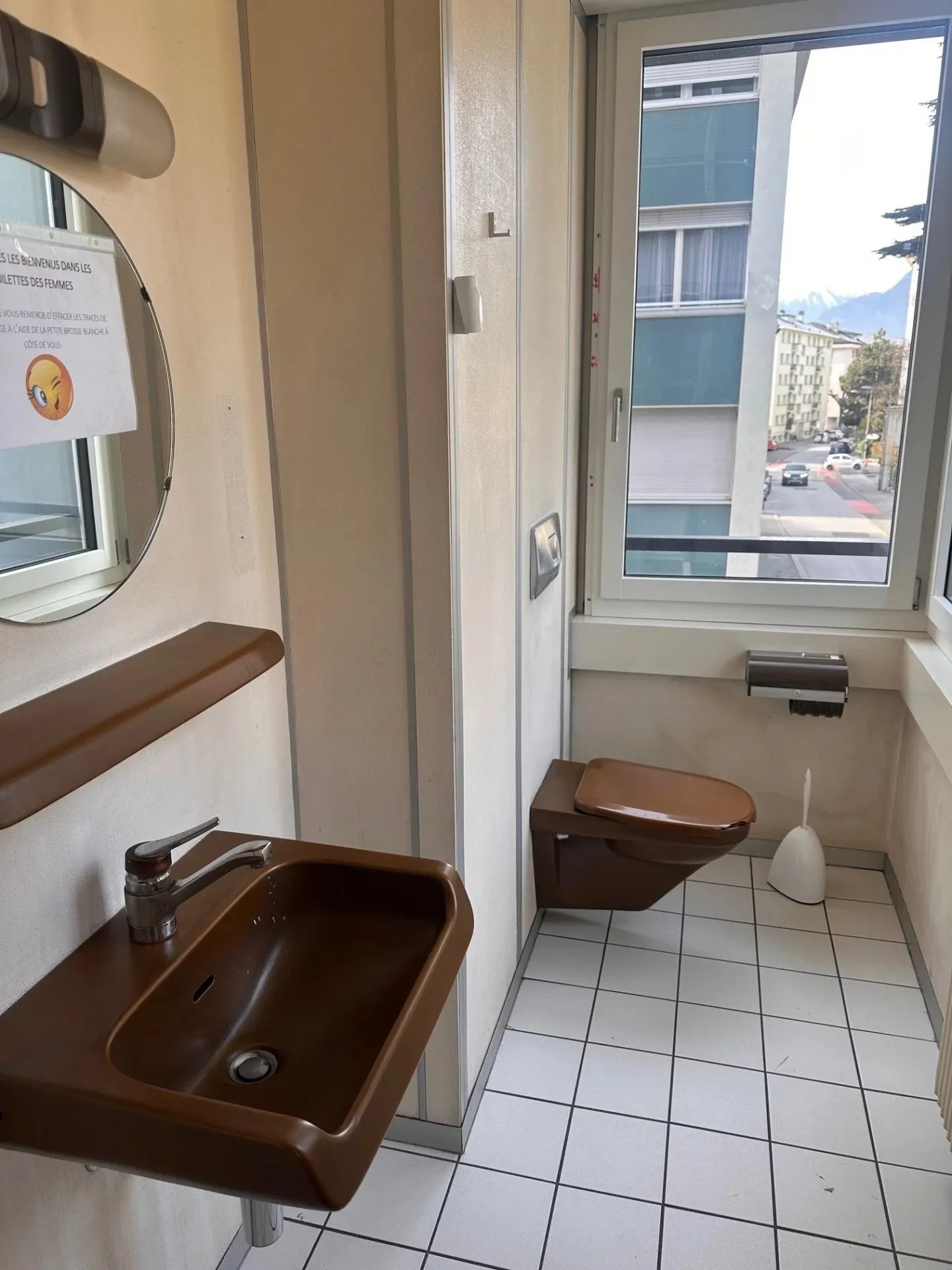 Grand bureau à louer idéalement situé au centre-ville de Sion - Photo 5 sur 10