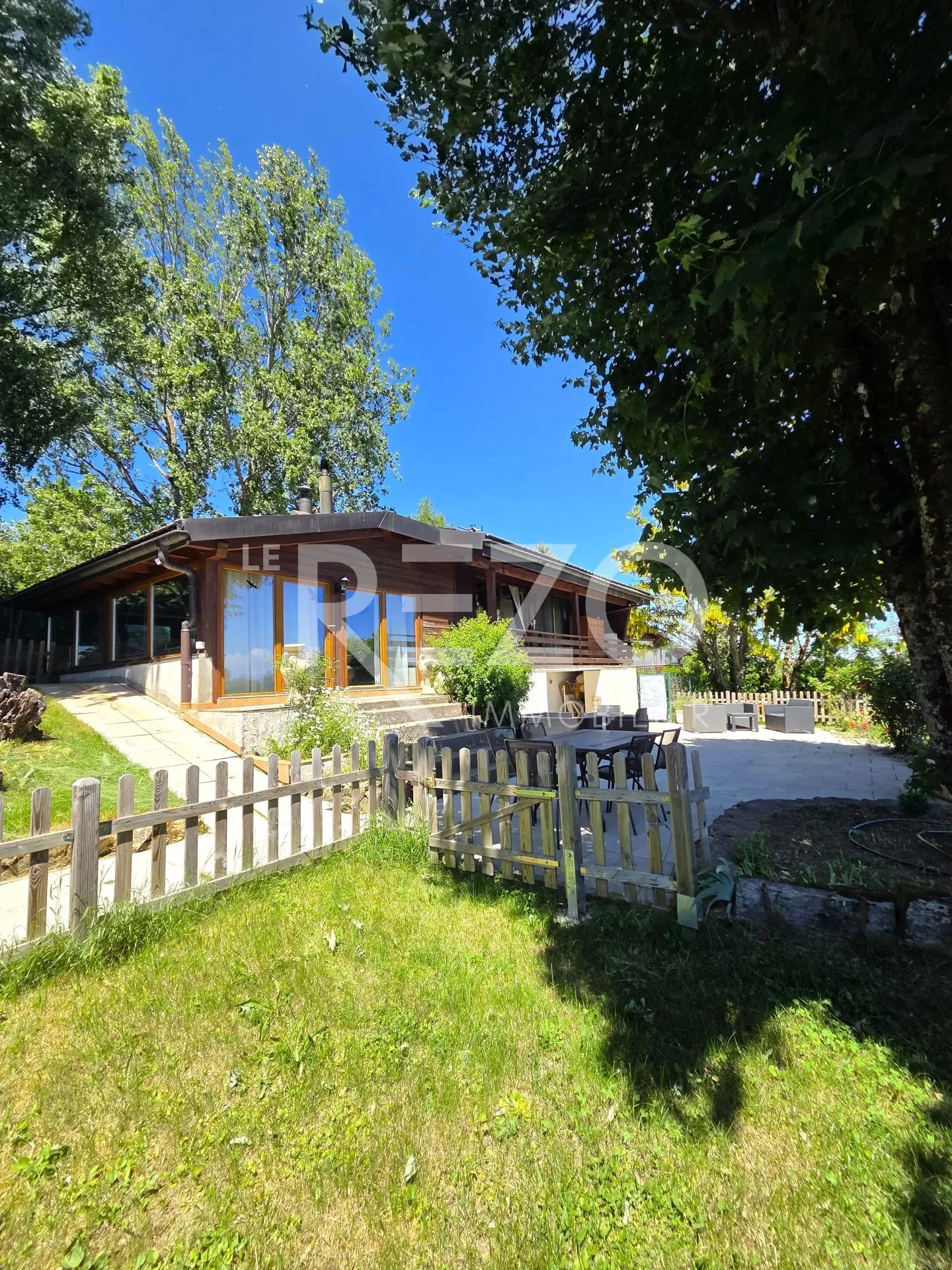 Chalet Charmant avec Vue sur le Lac - Photo 2 sur 13