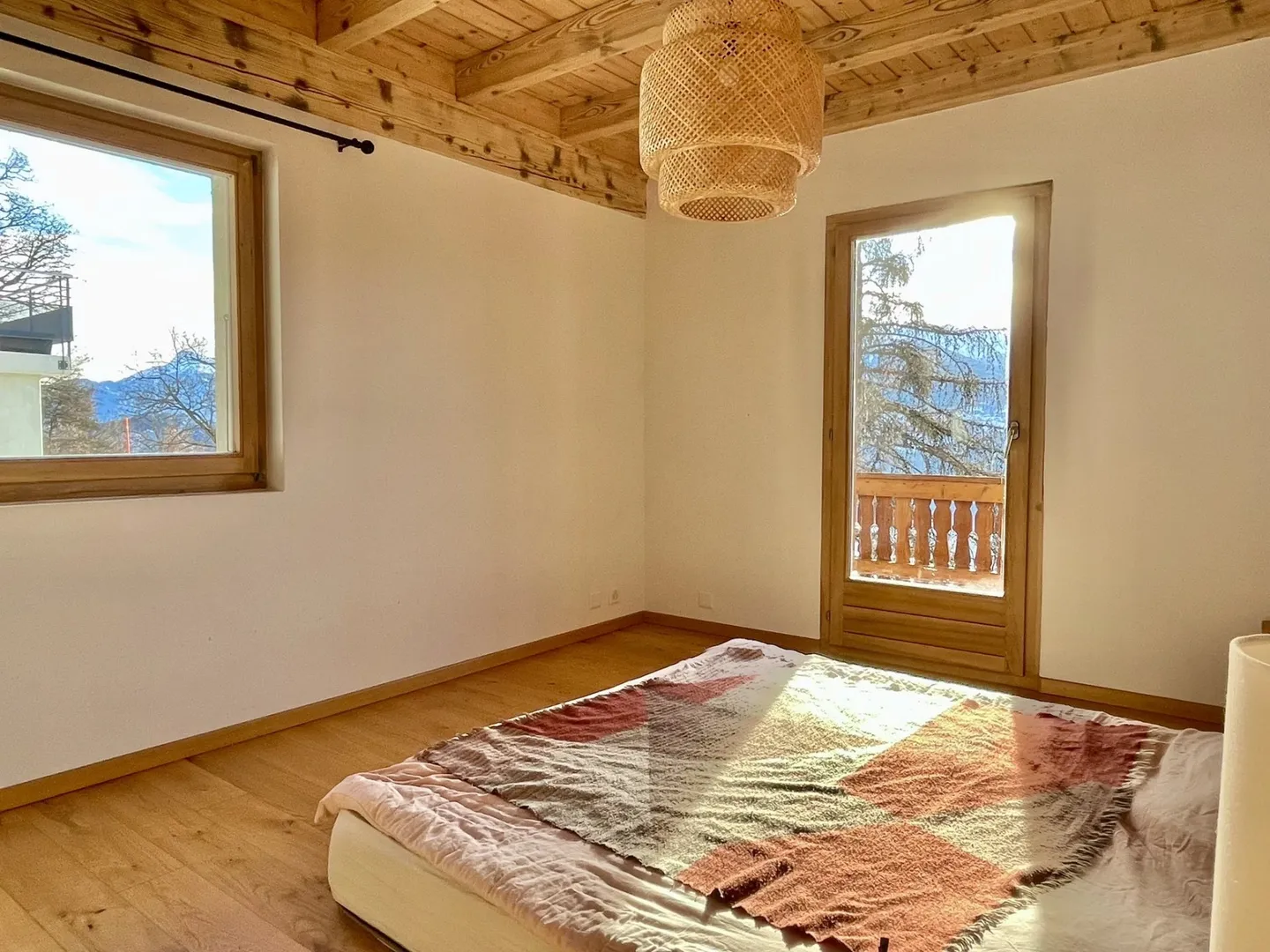 Beautiful chalet with two apartments - Photo 5 of 12