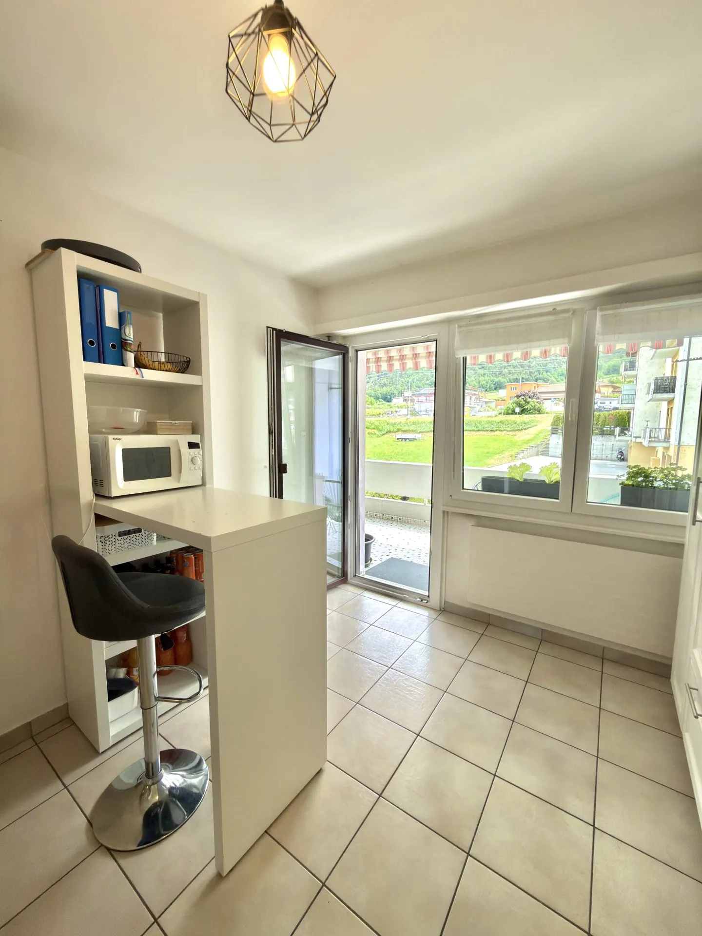 Helle 4,5-Zimmer-Wohnung mit großem nach Süden ausgerichteten Balkon - Grône. - Foto 8 von 13