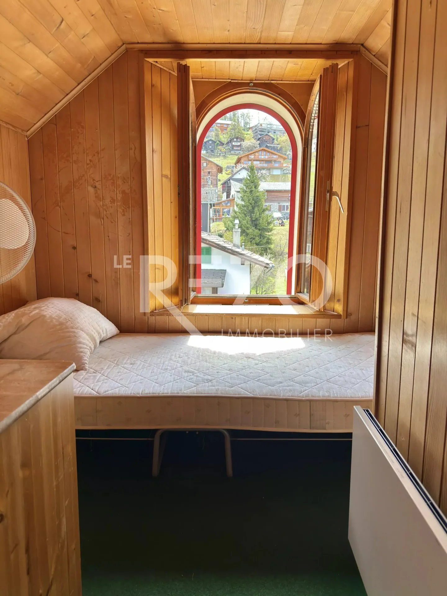 Attique 4.5 pièces avec garage et jardin, idéalement situé au coeur de Nax, Mont Noble. - Photo 11 of 13