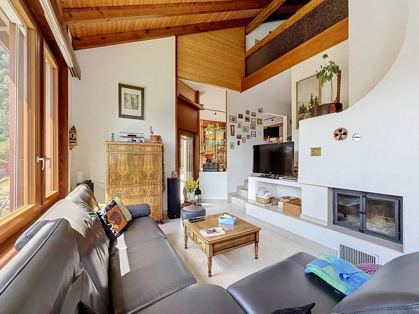Charming family villa with covered terrace and exceptional view in Chamoson - Photo 7 of 13