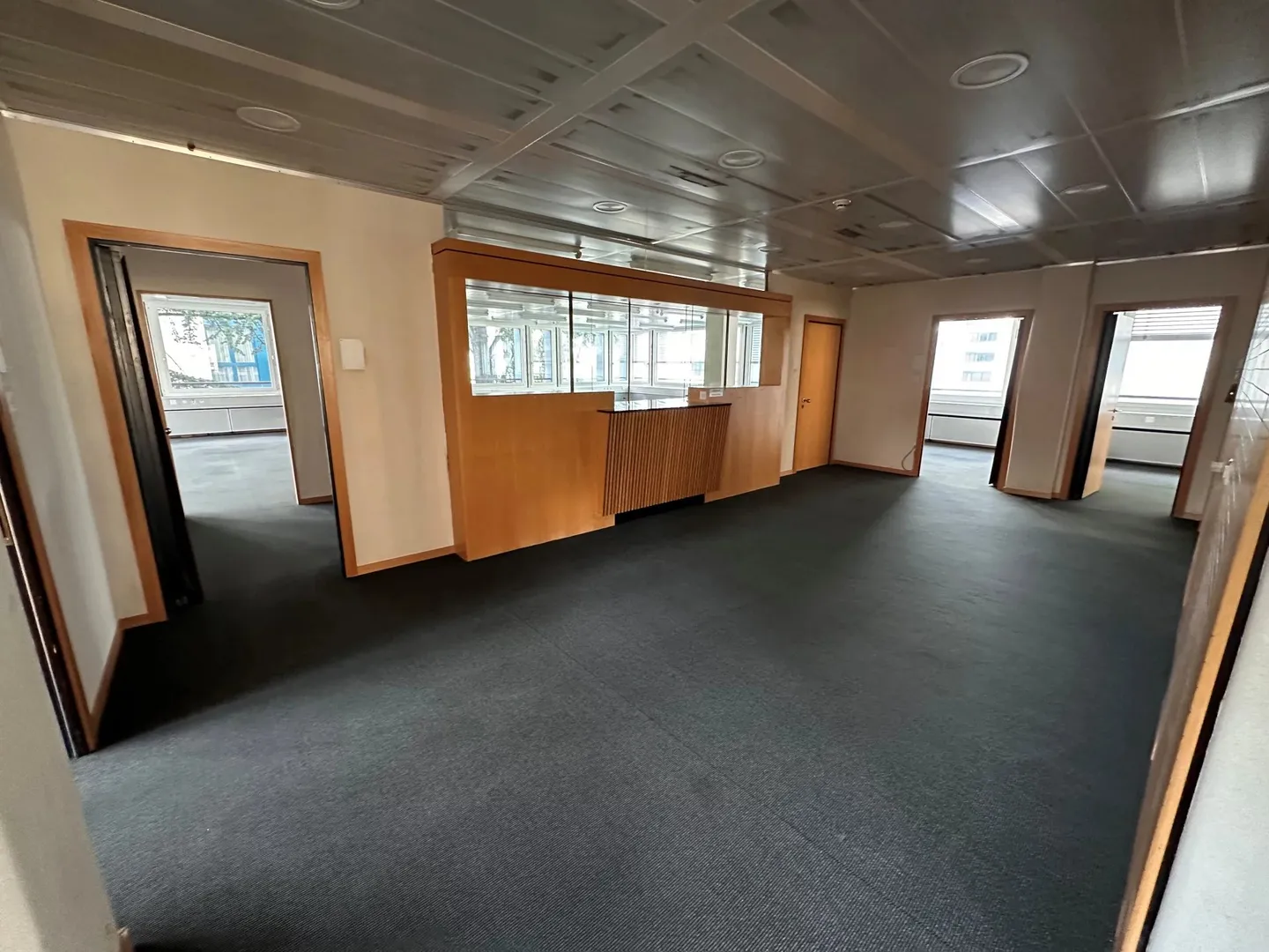 Grand bureau à louer idéalement situé au centre-ville de Sion - Photo 8 sur 10