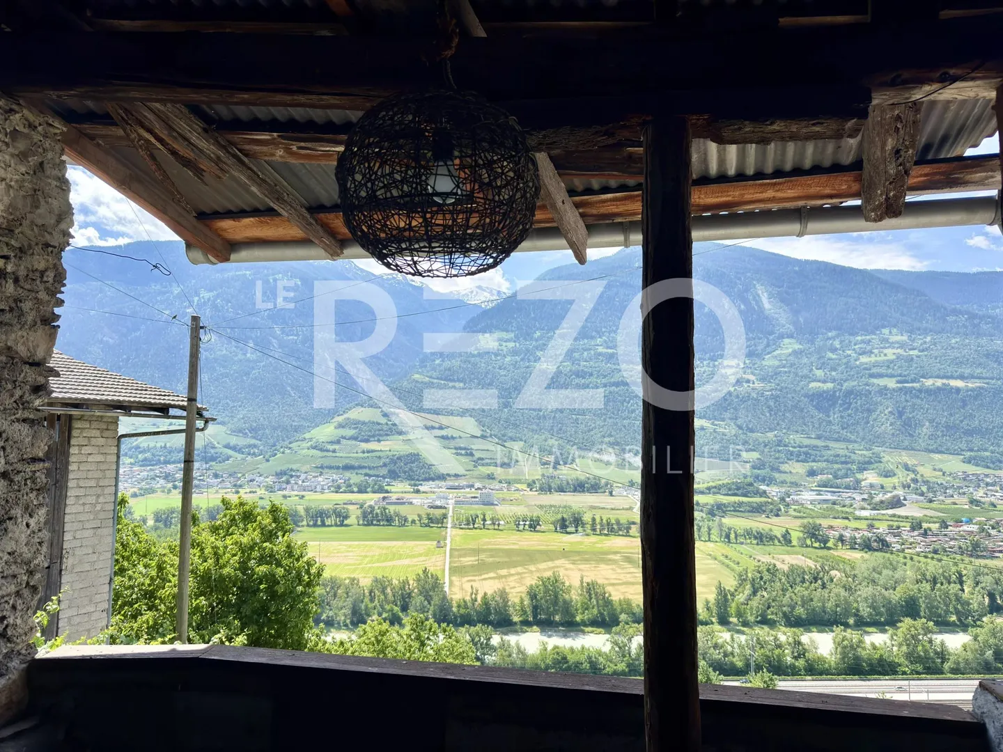 Maison de village 2,5 pièces avec dépendances de 30m2. Ollon, VS. - Foto 1 von 13