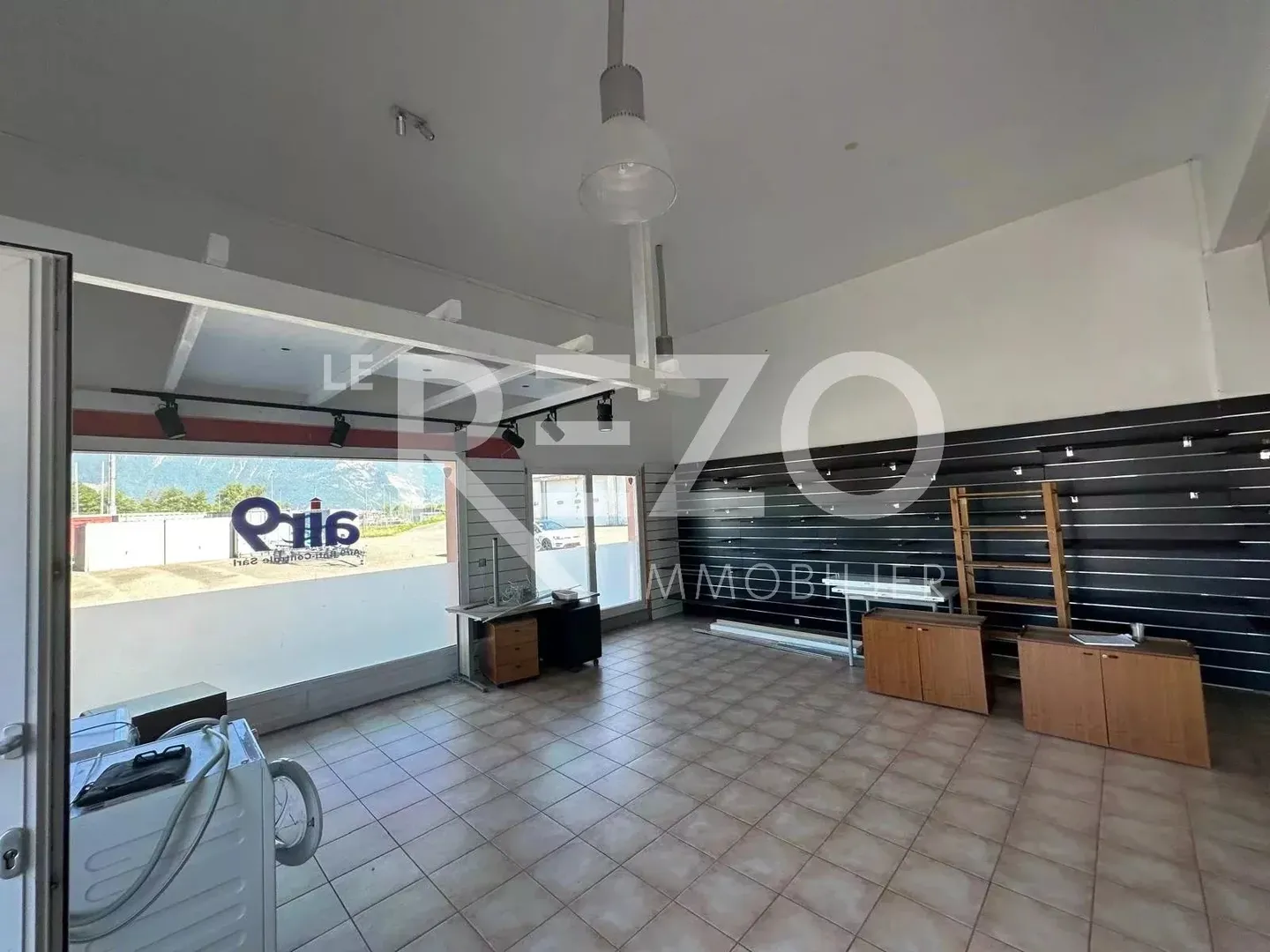 Arcade 120 m² su 2 livelli con soppalco e 3 posti auto - Foto 1 di 6