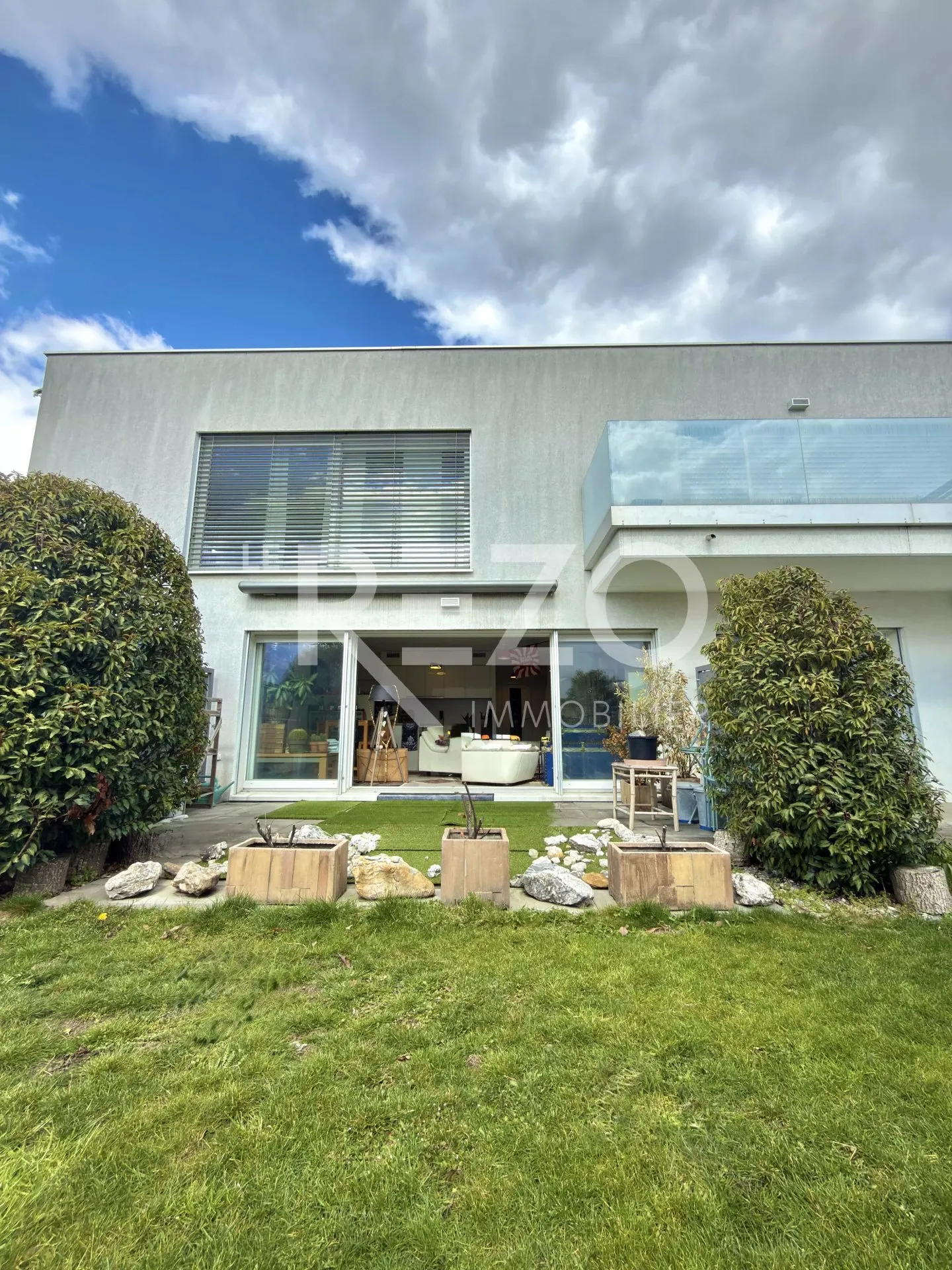 Duplex spacieux avec terrasse - Photo 1 sur 13