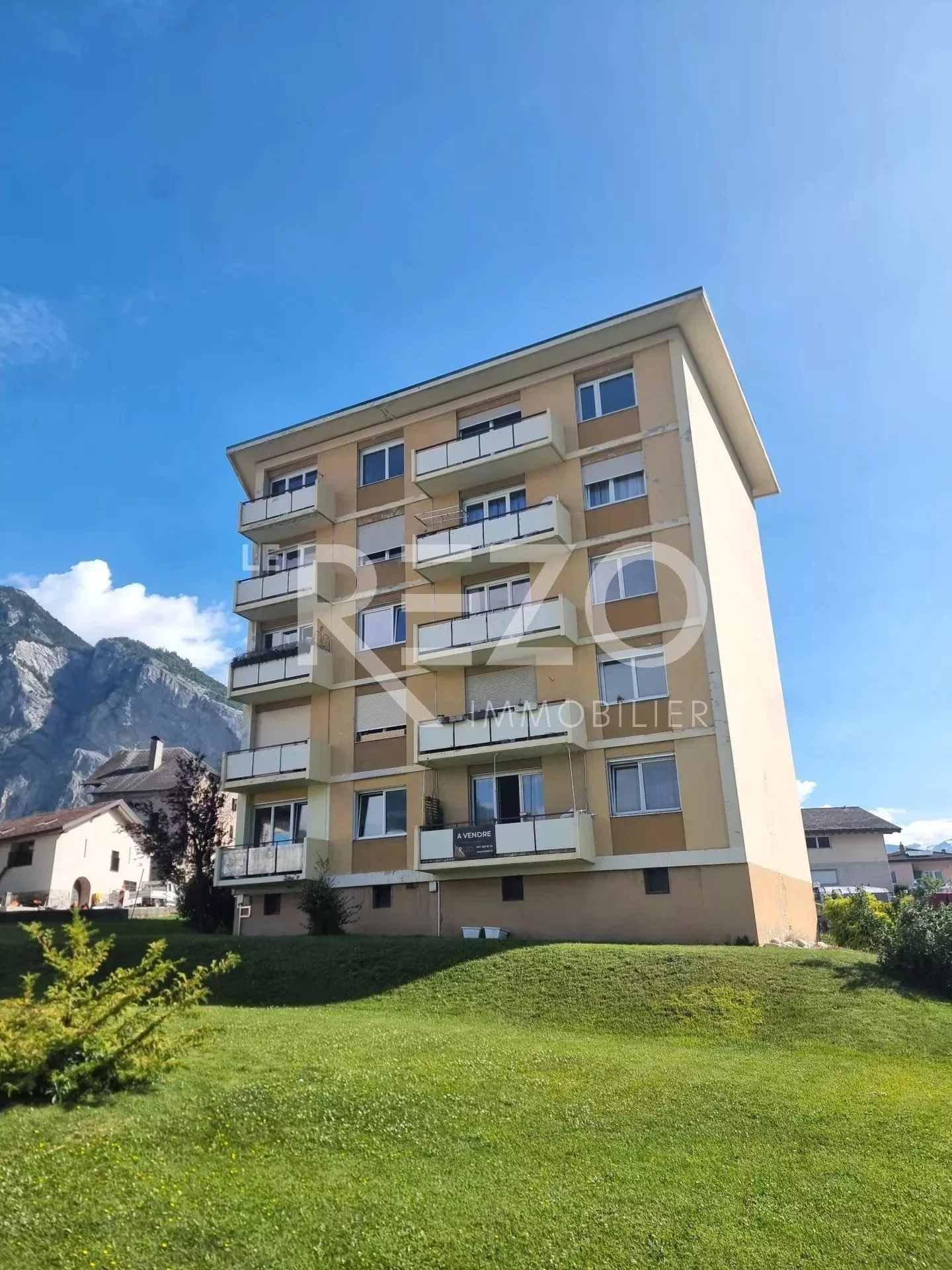 Renovated 3.5-room apartment - St-Pierre-de-Clages - Photo 1 of 13