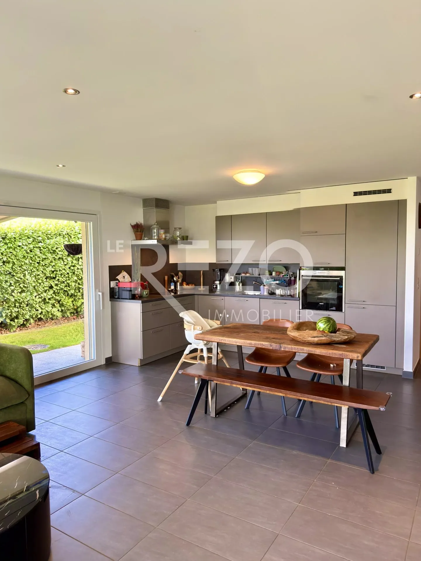 Superb 3.5-room apartment with large terrace, garden and panoramic view. SAVIÈSE, VS - Photo 5 of 13