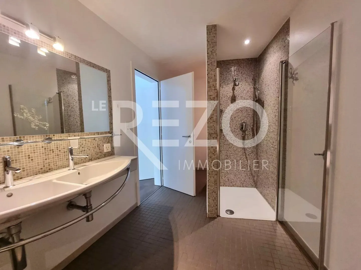 Villa progettata da un architetto con piscina e sauna - Fully - Foto 9 di 13