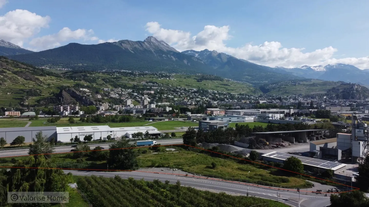 Terreni idealmente situati lungo l'autostrada a Sion - Foto 1 di 4