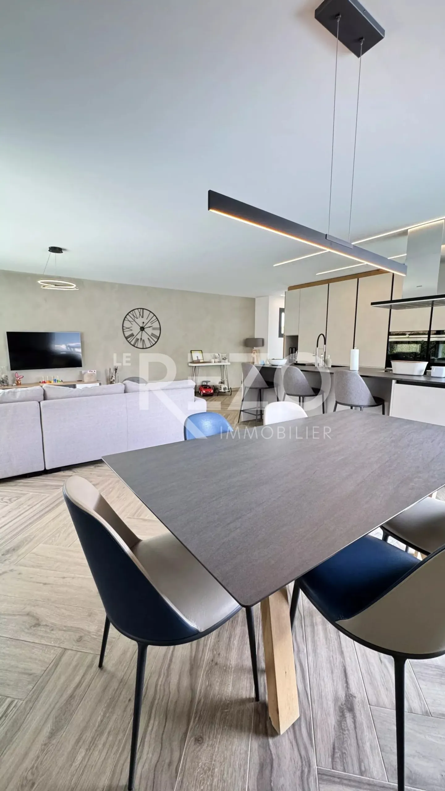 Modern 5.5-room villa with pool in Granges - Photo 2 of 13