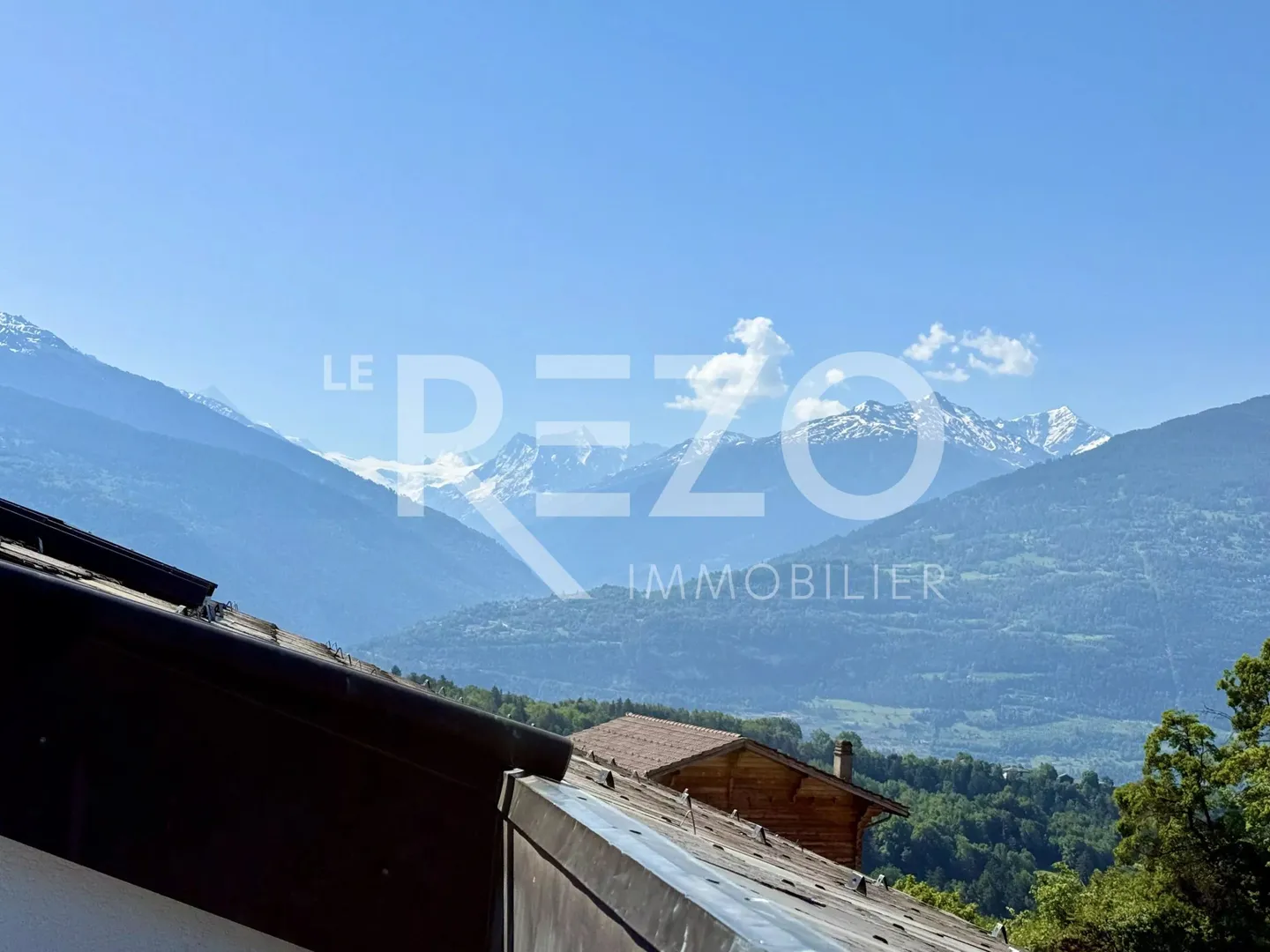 Attique spacieux avec terrasse - Photo 10 sur 13