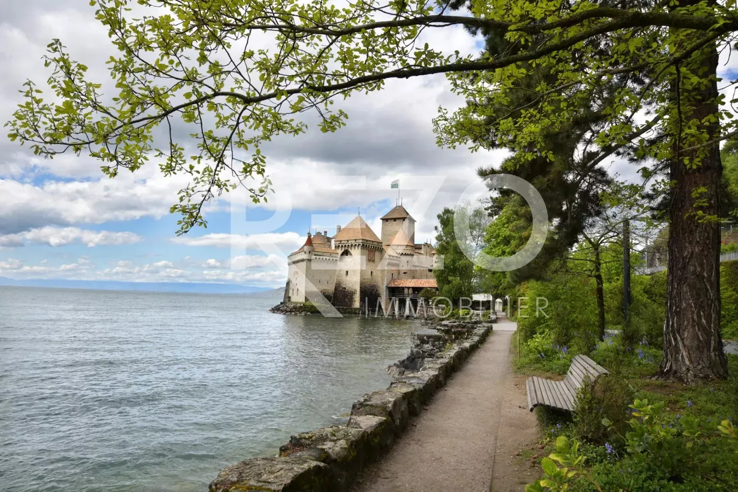 Just steps from Chillon Castle – Superb 4.5 rooms with lake view - Photo 5 of 7
