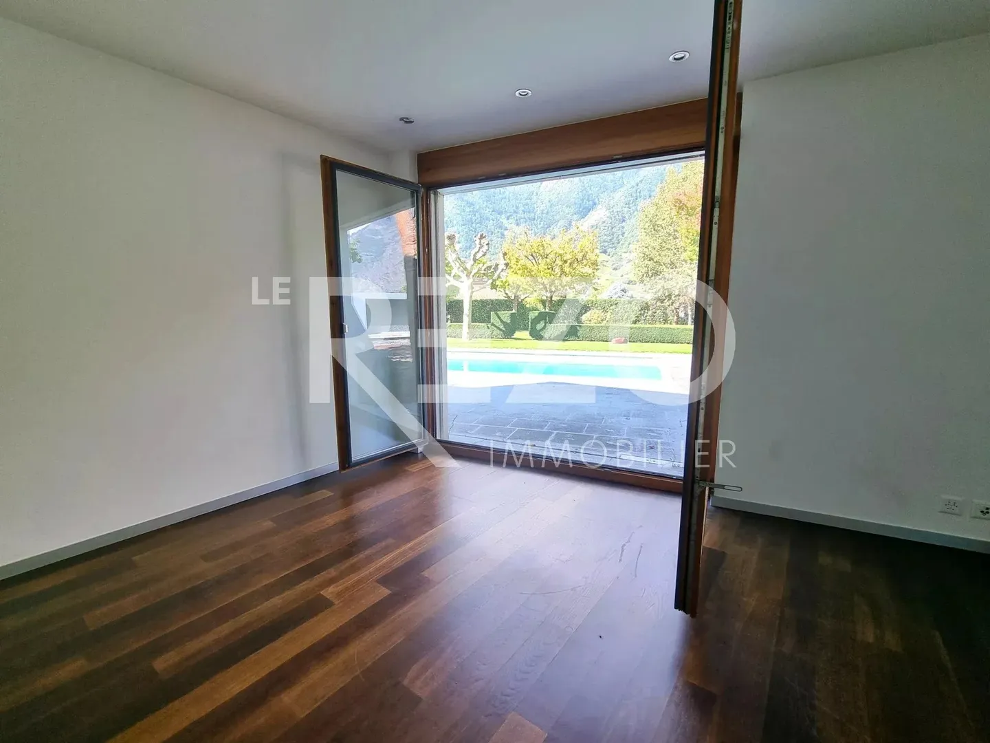 Villa progettata da un architetto con piscina e sauna - Fully - Foto 8 di 13