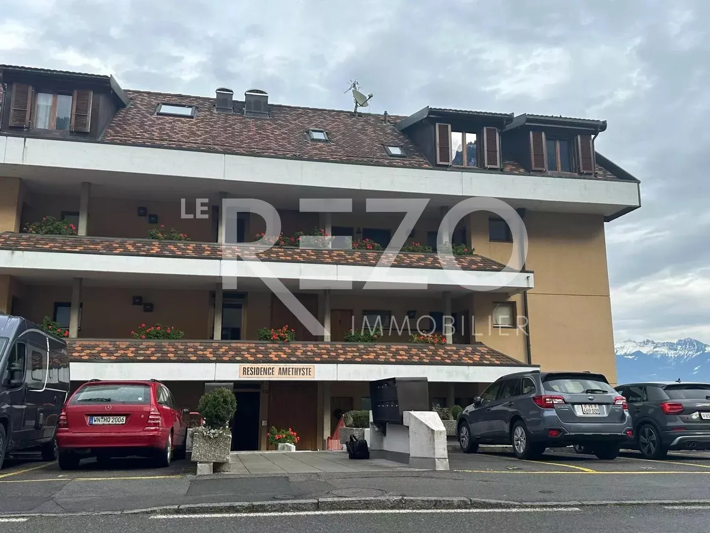 Beautiful Penthouse Apartment with Direct Access to Lake Geneva – Tastefully Renovated - Photo 11 of 11